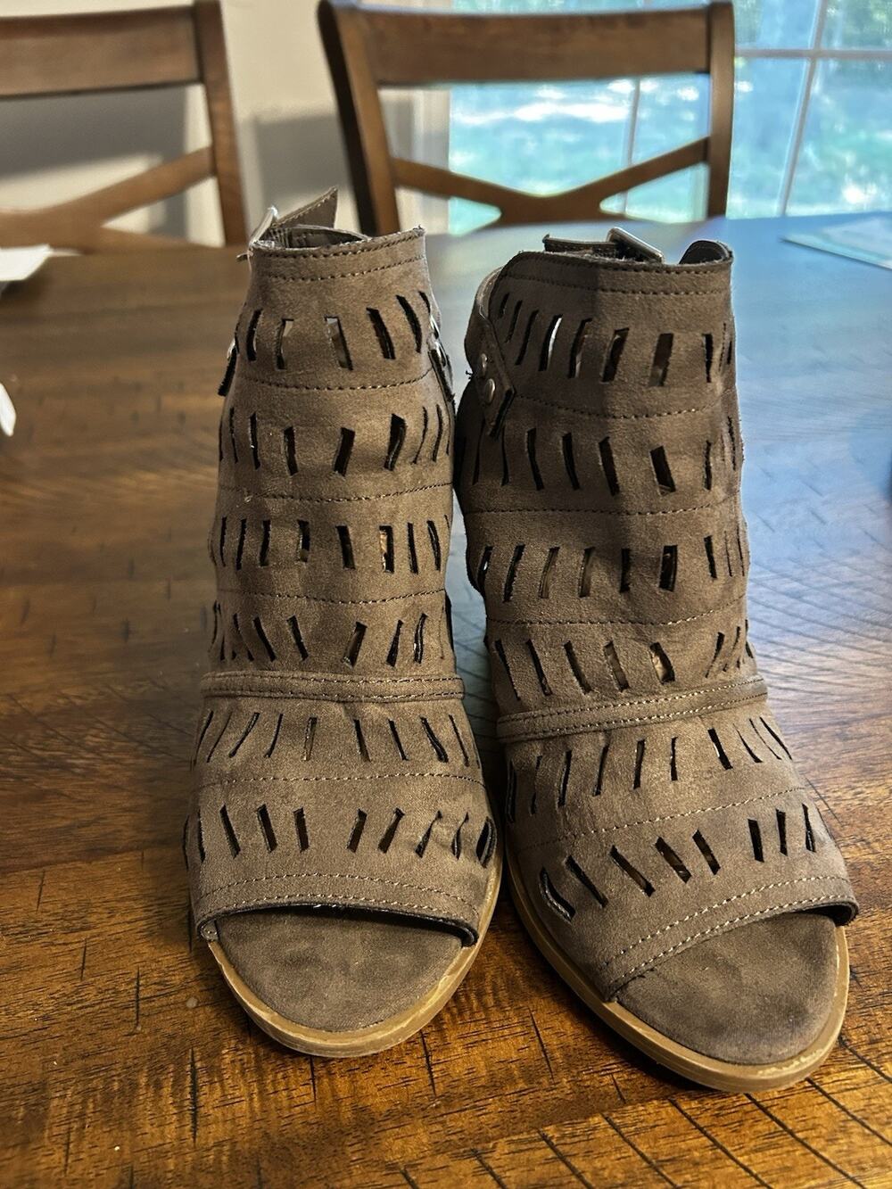 Christian Siriano Women's Gray Sandals Size 5.5 Faux Suede With Cutouts
